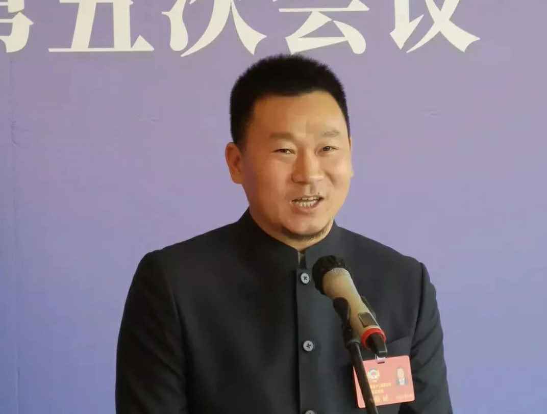 202204221343.jpg 为进一步展示市政协团结、民主、开放、自信的形象,向市民和网友展示政协委员的履职风采,中山市政协十二届五次会议在2月4日上午开幕前开设“委员通道”,市政协委员、南宁英锐物联网应用开发有限公司公司总经理陈朝阳走进“委员通道”,回应社会关切的问题。他就如何做好城市应急管理规划的问题进行发言,并回答记者提问。.jpg